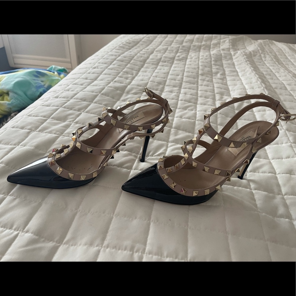 Valentino Garavani Rockstud Pointed Heels